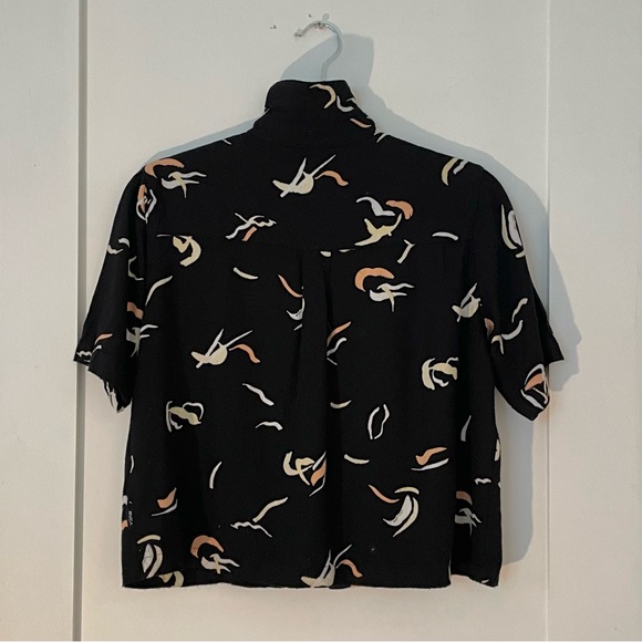 RVCA | Foreign Printed Black Graphic Short Sleeve Button Down | Size XS - Picture 5 of 6